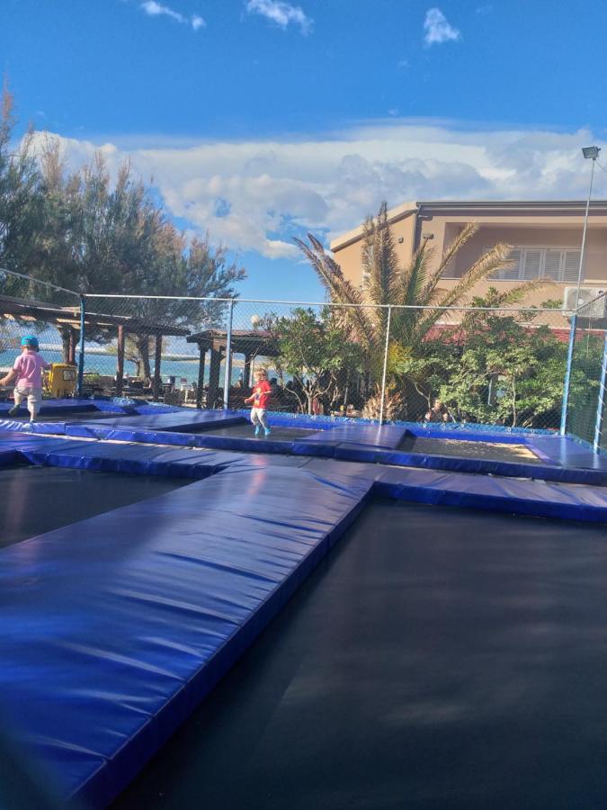 Familien Ferienhaus Vir Croatia 150M Strand Restaurant Einkaufen Exteriör bild