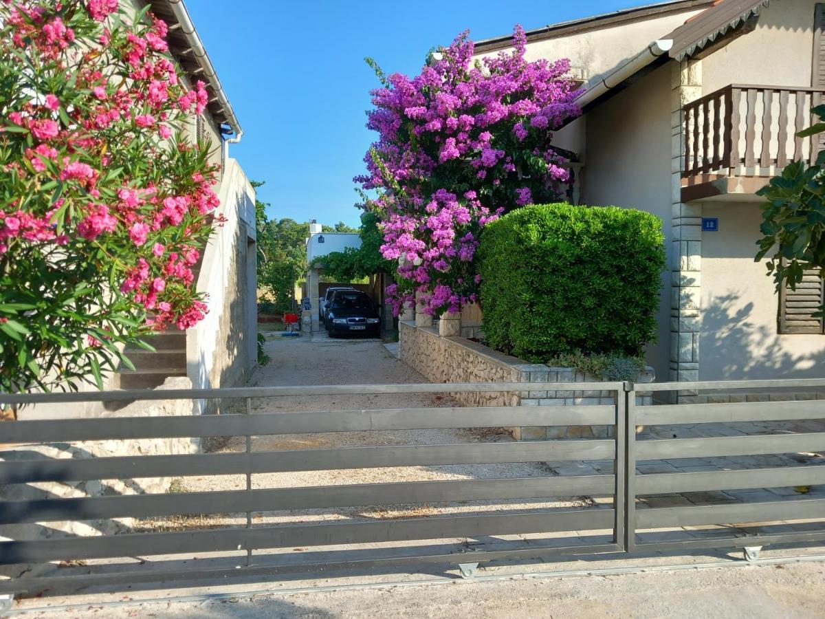 Familien Ferienhaus Vir Croatia 150M Strand Restaurant Einkaufen Exteriör bild